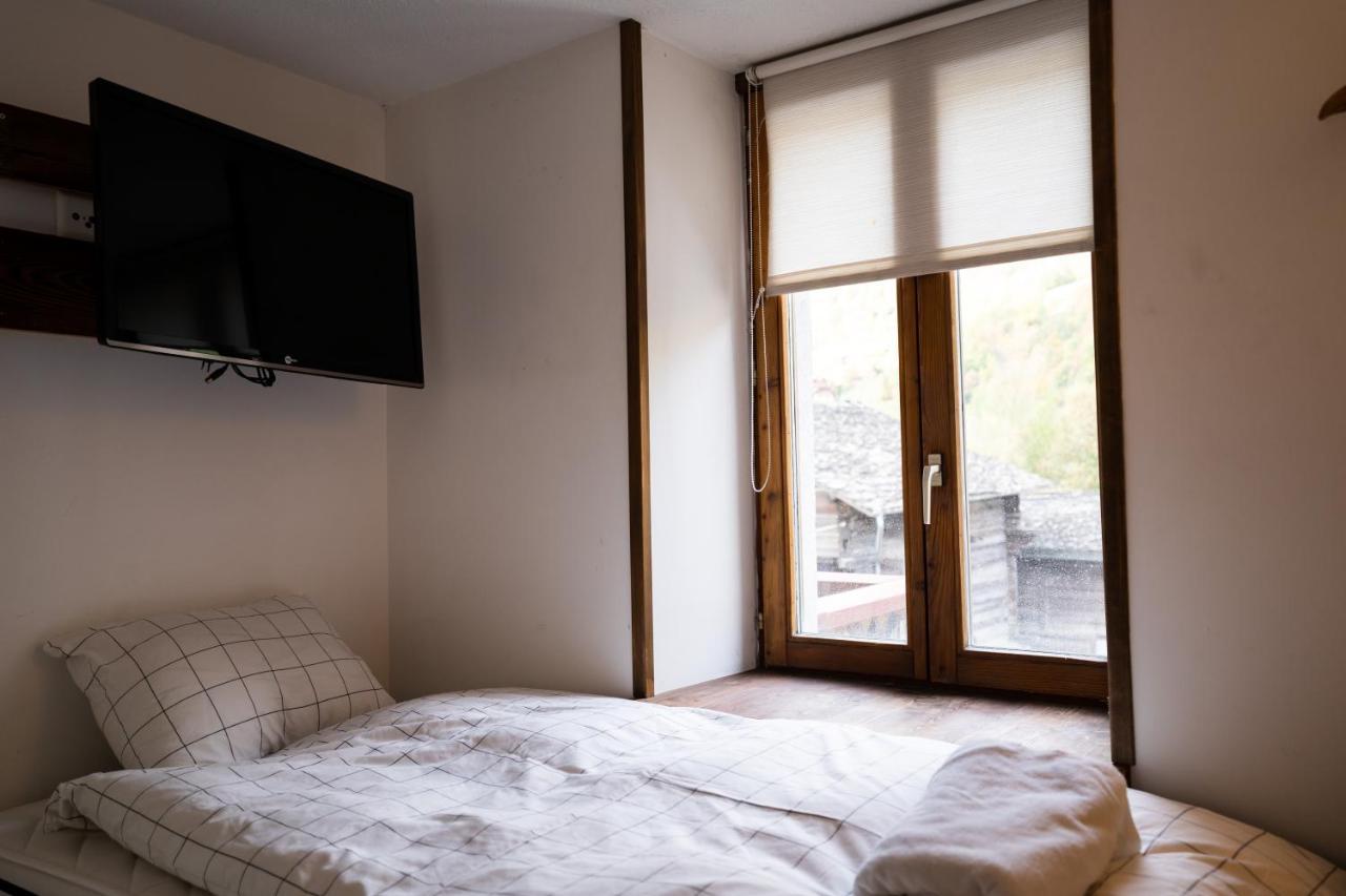 Bagnes La Baraka Hostel מראה חיצוני תמונה